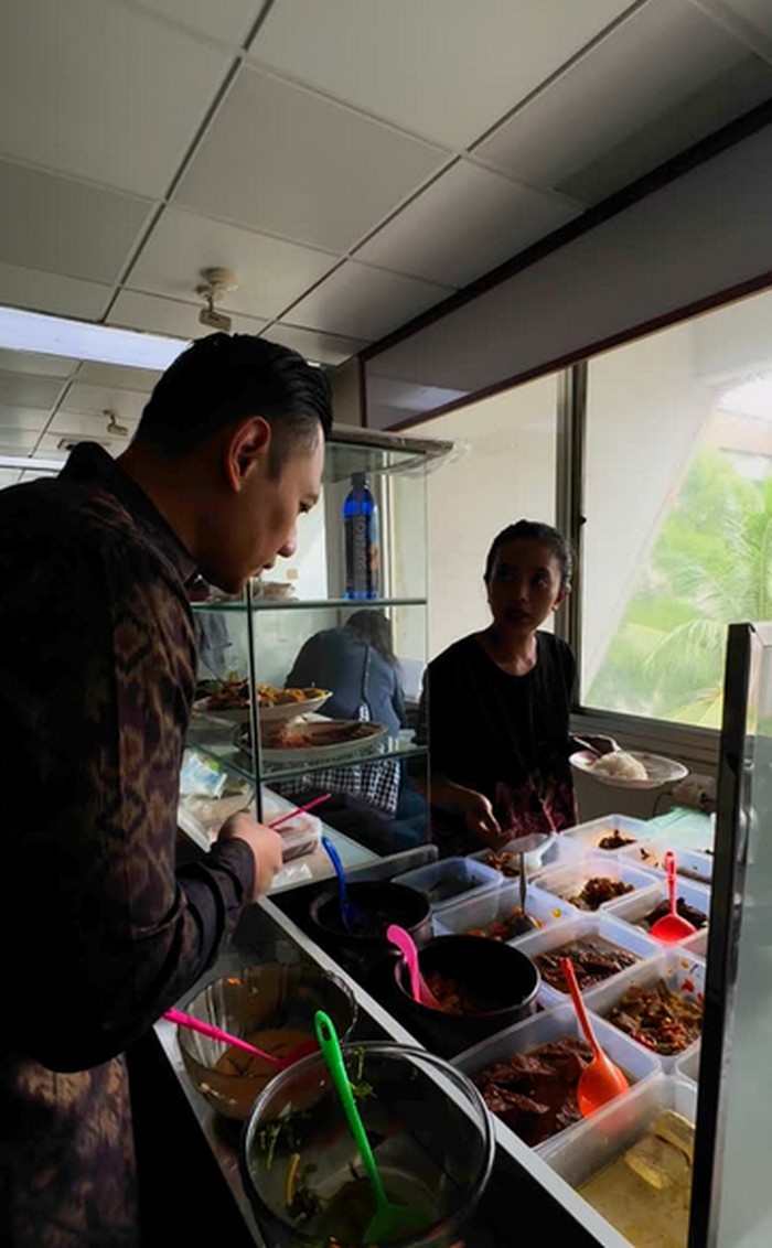 AHY Suka Kulineran di Berbagai Kota, Makan Mie Yamin hingga Nasi Kapau AHY Suka Kulineran di Berbagai Kota, Makan Mie Yamin hingga Nasi Kapau