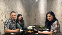 Ditemani sang istri dan putri semata wayangnya, AHY masih menyempatkan waktu untuk makan bersama keluarganya disela-sela kesibukannya. Foto: Dokumentasi AHY/Archive