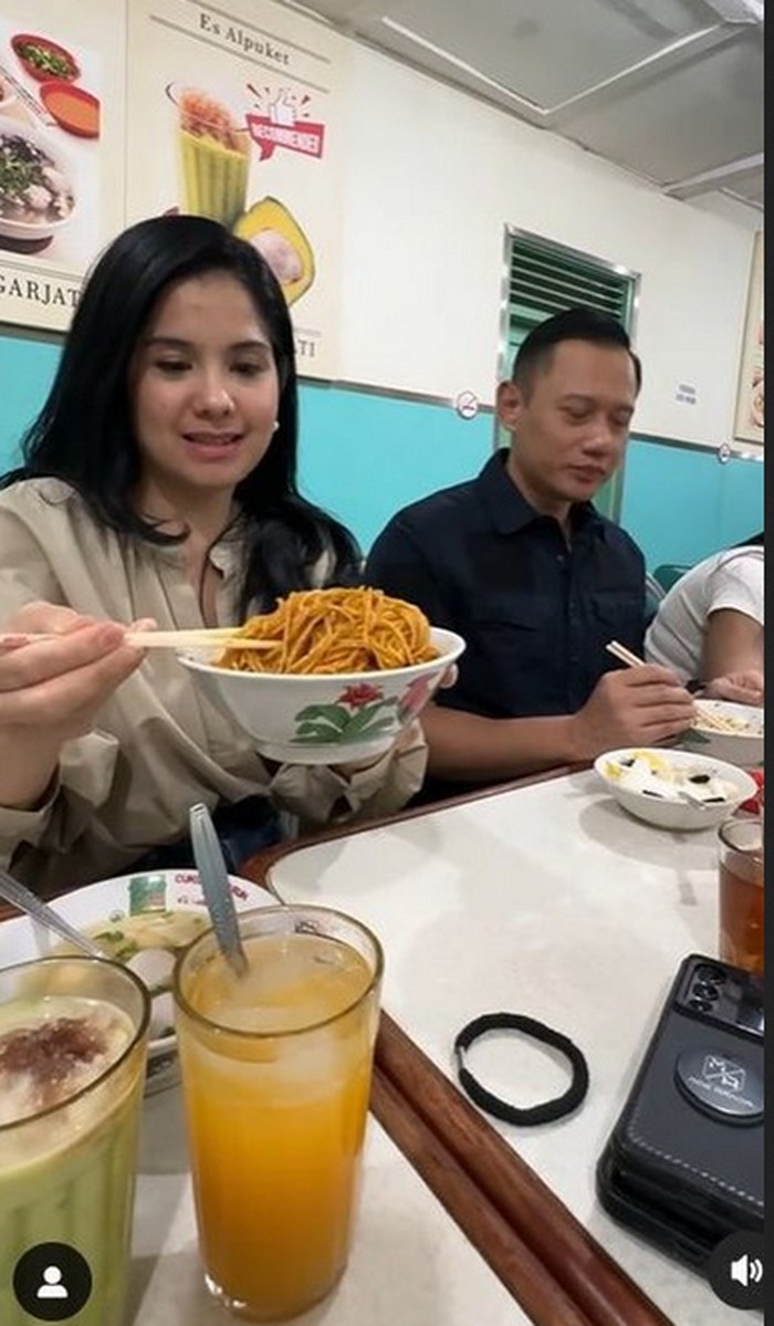 AHY Suka Kulineran di Berbagai Kota, Makan Mie Yamin hingga Nasi Kapau