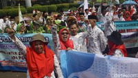 Sebelumnya, Presiden Prabowo menjanjikan tunjangan guru Rp 2 juta untuk guru ASN.  
