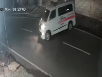 Terlalu! Ambulans Klinik Digondol Maling, Aksinya Terekam CCTV