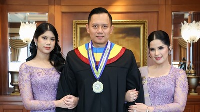 7 Gaya Kompak Annisa Pohan & Almira Berkebaya Lilac di Wisuda S3 AHY, Memukau