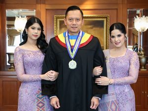7 Gaya Kompak Annisa Pohan & Almira Berkebaya Lilac di Wisuda S3 AHY, Memukau