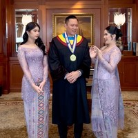 Penampilan Almira yang kini sudah makin dewasa juga tak kalah mencuri atensi. Lahir pada 17 Agustus 2008, Almira kini berusia 16 tahun. Penampilannya pun makin cantik tak kalah dari sang mama. Foto: Instagram/@annisayudhoyono