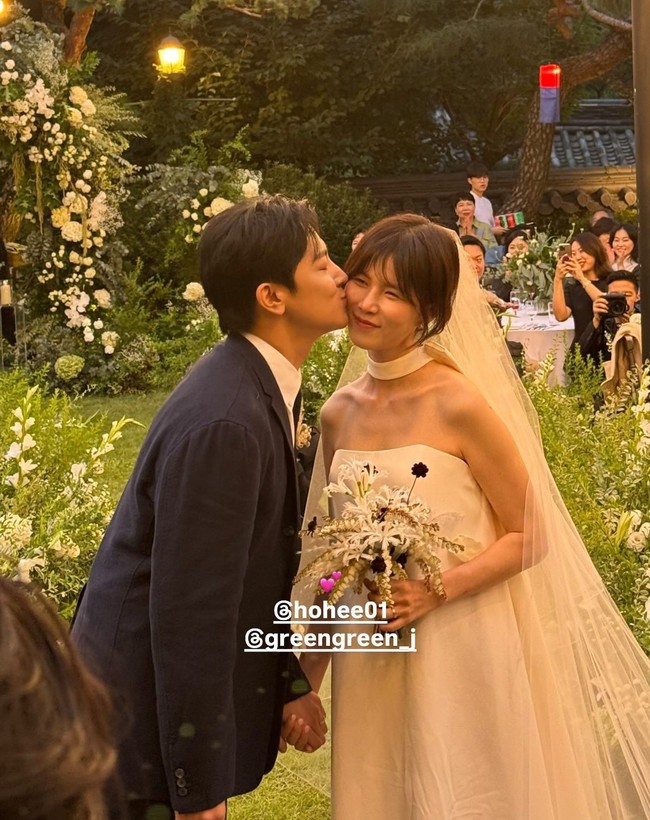 Gong Min Jung dan Jang Jae Ho terlibat cinta lokasi saat membintangi drama Korea Marry My Husband. Keduanya menggelar pesta pernikahan pada Sabtu (7/9/2024). Hubungan mereka terungkap saat mengumumkan rencana pernikahannya tahun ini. Foto: Instagram
