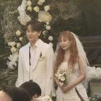 HyunA dan Yong Junhyung melangsungkan pernikahan pada Jumat (11/10/2024). Hubungan mereka menuai kontroversi penggemar setelah go public pada November lalu. Pernikahan mereka hanya dihadiri keluarga dan teman terdekat. Foto: Instagram
