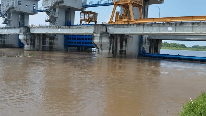 Bendungan Gerak Sembayat tempat perahu nelayan pecah.
