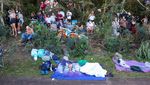 Beragam Aksi Warga Nonton Kejuaraan Selancar Internasional di Hawaii