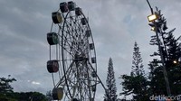 Berdasarkan keterangan Pemkot Batu hasil kajian yang telah dilakukan oleh tim ahli, bianglala yang menjadi salah satu ikon Kota Batu tersebut sudah tidak layak untuk dioperasikan.
