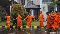 Ia juga memaparkan sebanyak 974 orang tersangka yang berhasil diamankan sepanjang tahun ini.