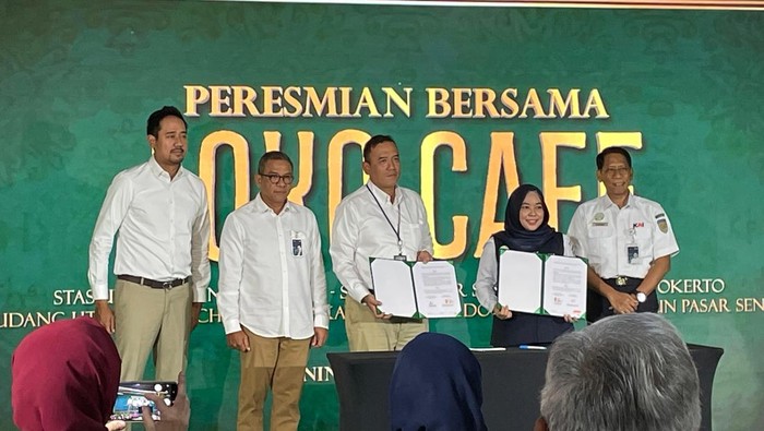 Inisiatif ini bertujuan mempercepat sosialisasi dan implementasi cashless di seluruh lokomotif dan seluruh restorasi kereta api.