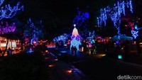 Travelers yang berada di Jakarta dan sekitarnya saat liburan Natal dan tahun baru (Nataru), bisa mencoba mengunjungi spot instalasi cahaya di Cipete.   