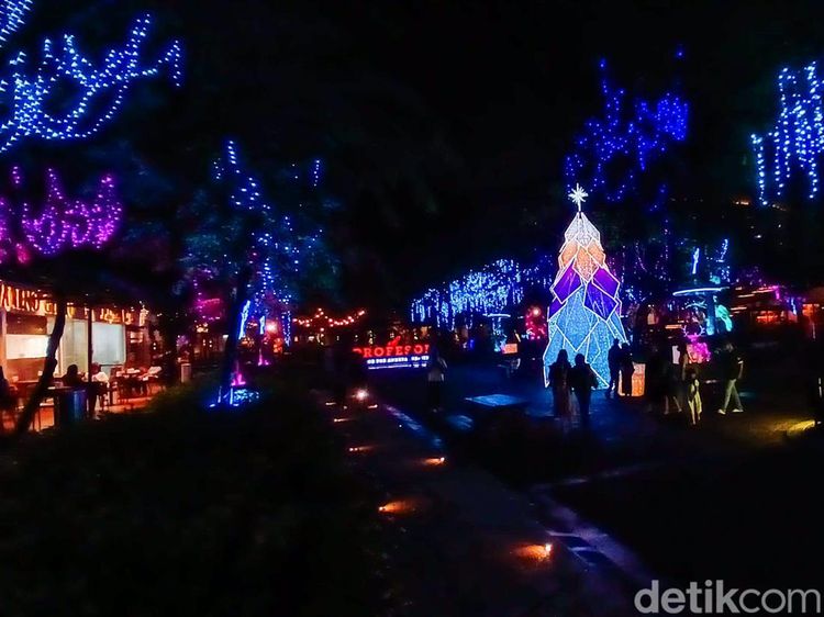 Dekat MRT Cipete, Instalasi Cahaya Ini Jadi Wisata Saat Nataru