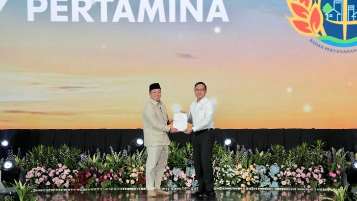 Dukung Swasembada Energi, Menteri ATR/BPN Serahkan Sertifikat Tanah ke Pertamina.