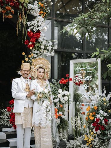 Foto acara pernikahan Bukhi Prima Putri dan Mohammad Iksan, mendadak curi atensi warganet di media sosial.