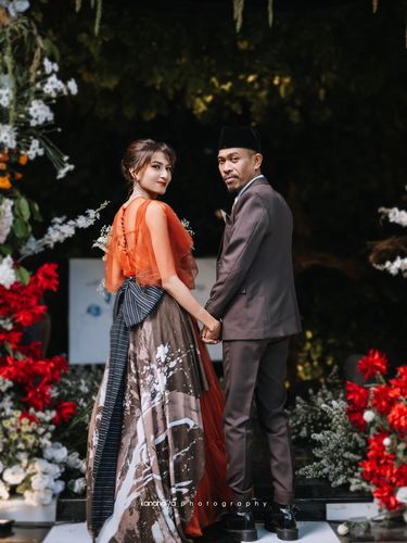 Foto acara pernikahan Bukhi Prima Putri dan Mohammad Iksan, mendadak curi atensi warganet di media sosial.