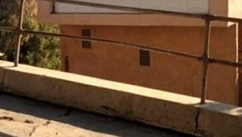 Bagaimana mobil bisa masuk ke garasi yang berada di lantai dua. Foto: Boredpanda