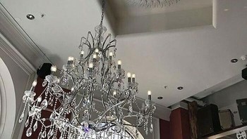 Posisi lampu tida pas di tengah. Foto: Boredpanda