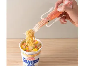 Lucu! Merek Mie Instan Ini Punya Garpu Berbentuk Cumi-cumi