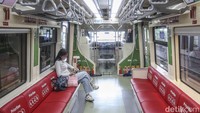 Namun, kebijakan gerbong wanita LRT Jabodebek ini hanya berlaku pada hari kerja, yaitu Senin hingga Jumat. Jadi, gerbong khusus wanita tidak berlaku pada akhir pekan, yakni Sabtu dan Minggu, serta pada hari libur nasional.