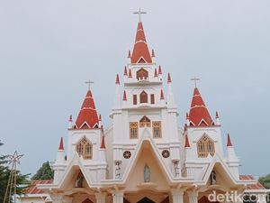 Jadwal Lengkap Misa Natal dan Tahun Baru 2025 di Gereja Katedral Larantuka