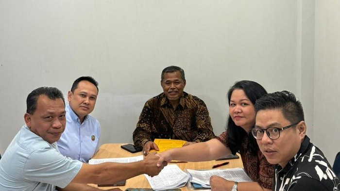 Hakim Djuyamto Memediasi pihak berperkara
