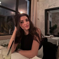 Tak hanya cantik dan terkenal, Handa Ercel juga berprestasi dalam bidangnya. Ia sudah cukup banyak mendapatkan berbagai penghargaan sebagai aktris drama dan komedi. Foto: Instagram @handemiyy