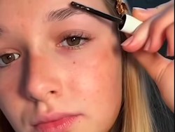 Harper Beckham Ungkap Tutorial Makeup, Pakai Produk-produk Mahal di Usia 13