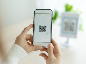 Ketika Cyber Warfare Ancam QRIS dan Uang Digital Kita