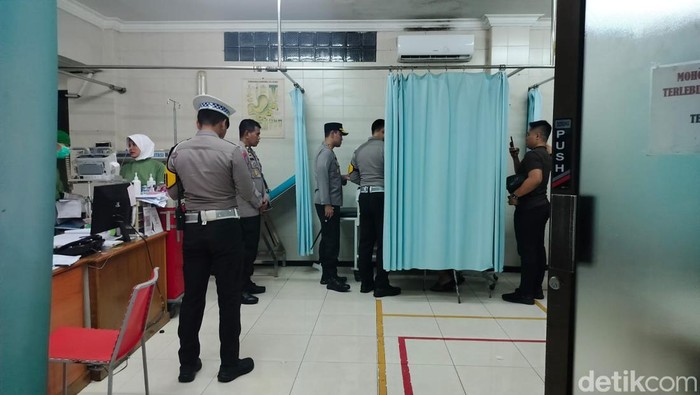 Kapolres Malang menjenguk korban di RS Lawang Medika