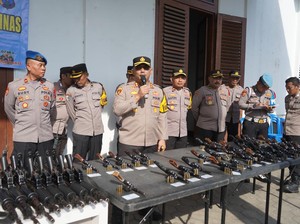 Kapolres Probolinggo Kota Cek Senpi dan Surat Izin Anggota