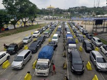 Kendaraan Menuju Pulau Jawa Mulai Mengular di Pelabuhan Bakauheni