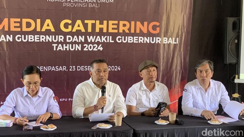 Ketua KPU Bali I Dewa Agung Gede Lidartawan saat media gathering Pilgub Bali di Denpasar, Senin (23/12/2024). (Foto: Rizki Setyo/detikBali)