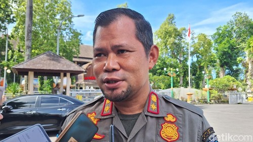 Komandan Satpol PP Kota Mataram Irwan Rahadi. (Foto: Nathea Citra/detikBali)
