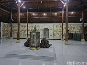 Menyusuri Makam Syekh Dzatul Kahfi, Sang Guru Para Wali di Cirebon
