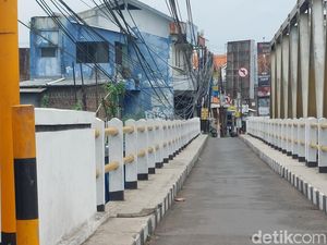 Kabel Menjuntai di Jembatan Cipager Cirebon Ancam Keselamatan Warga