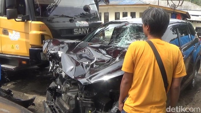 Kondisi mobil yang ditumpangi Dosen dan Dekan UIN Bandung
