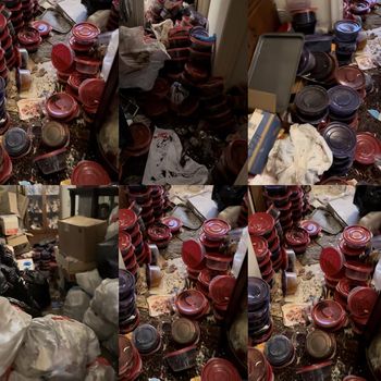 Kondisi rumah yang penuh dengan sampah viral di Instagram. Ada tumpukkan kotak makan yang berisi kotoran manusia bikin geleng-geleng kepala.