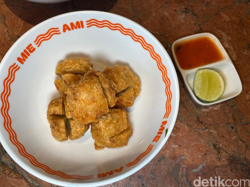 Mie Ami sajikan yamien ala Bandung dan bakso