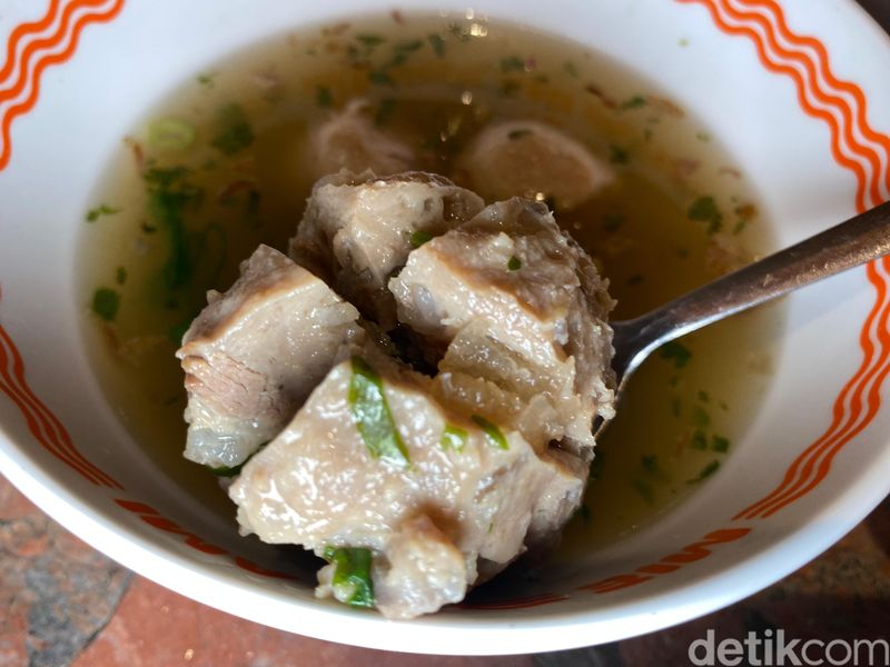 Mie Ami sajikan yamien ala Bandung dan bakso