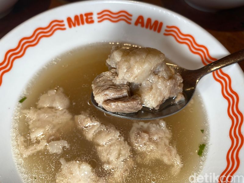 Mie Ami sajikan yamien ala Bandung dan bakso
