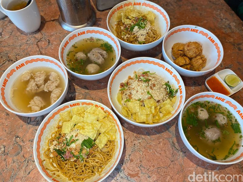 Mie Ami sajikan yamien ala Bandung dan bakso