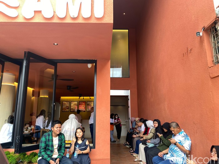 Mie Ami Mie Ami sajikan yamien ala Bandung dan bakso