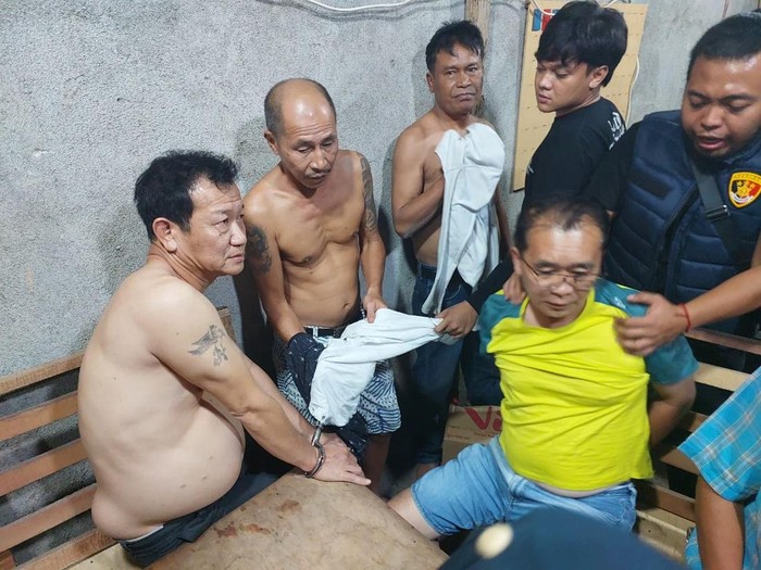 Para pelaku judi saat diamankan petugas kepolisian. )Foto: Dok. Polda Sumut)