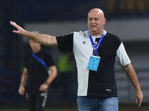 Tantangan Persib Musim Ini Versi Bojan Hodak: Lawan Tim Parkir Bus!