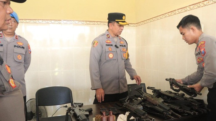 Pemeriksaan senpi anggota Polres Blitar Kota