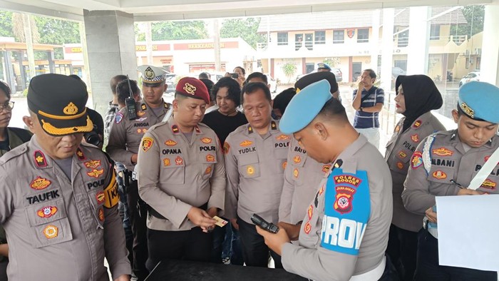 Pengecekan Senpi Anggota Polres Bogor