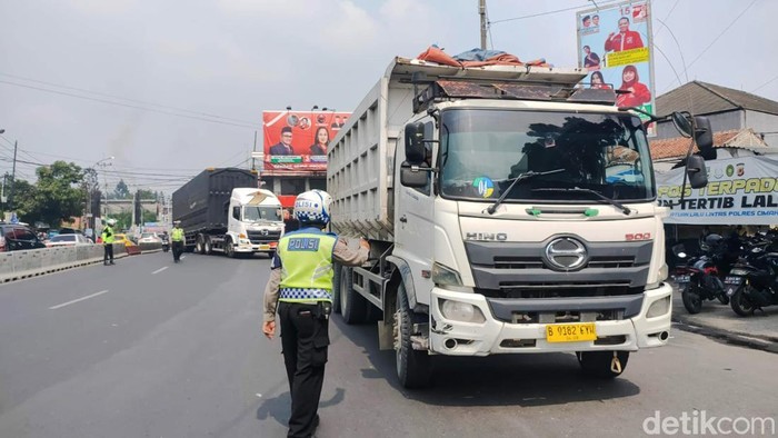 Polisi Imbau Truk Sumbu 3 Tak Beroperasi di Jalur Arteri Selama Nataru