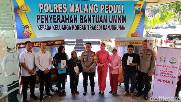 Polres Malang bantu keluarga korban Tragedi Kanjuruhan