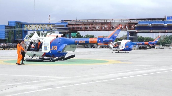 Polri menggelar pelatihan gabungan di Tol Cikarang Utama (Cikatama), Jawa Barat, untuk pemanfaatan tiga ambulans udara saat libur Natal dan Tahun Baru.